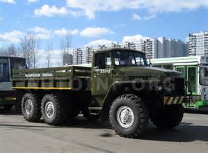Схема пневмогидравлических тормозов автомобиля Урал-375Д (Рис. 94) в Беларуси